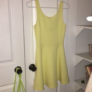 Didvided yellow dress
